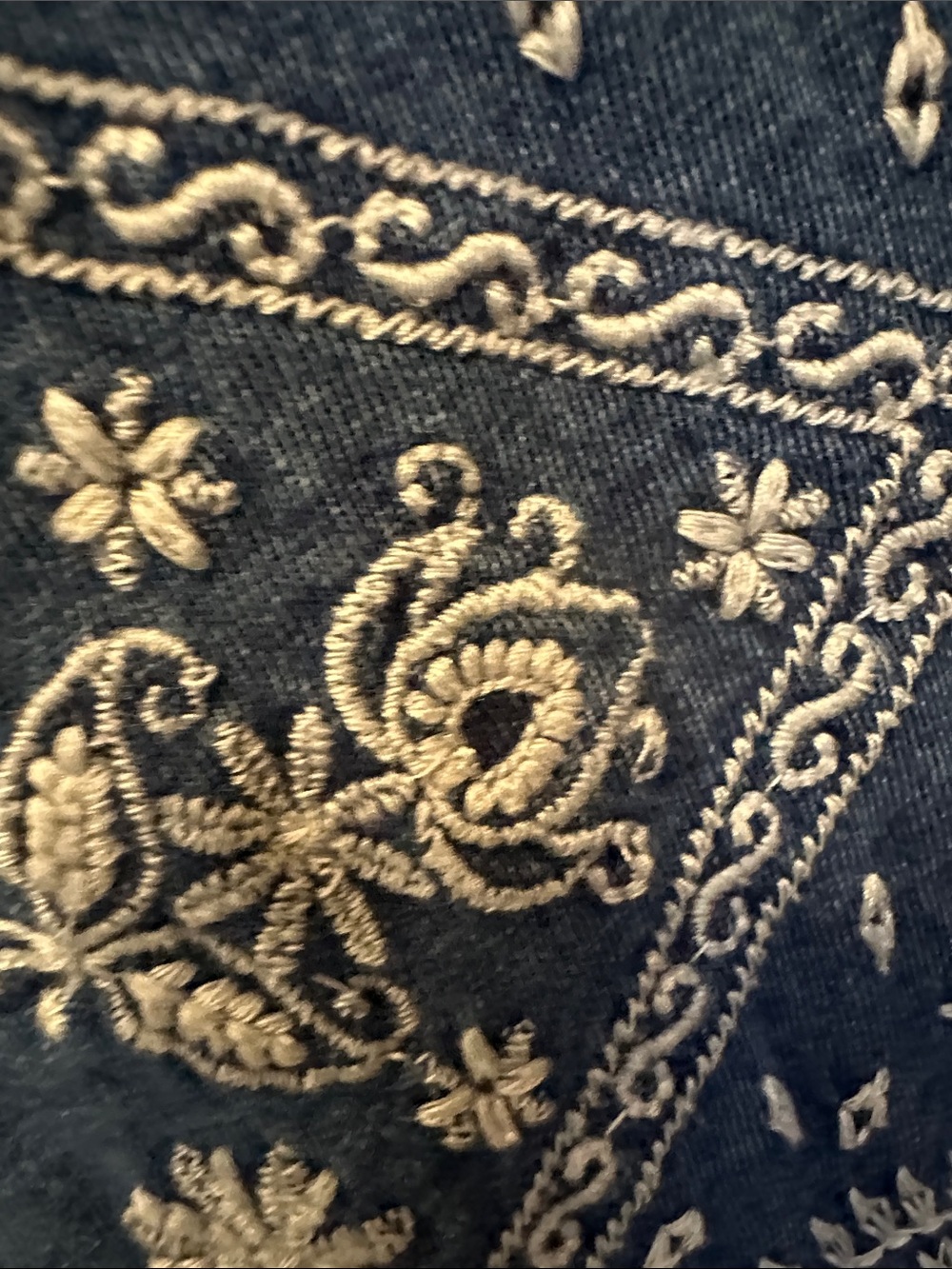 Lucky Brand Blue Paisley Bandana Tee Embroidered Boho Size Small - Picture 4 of 5